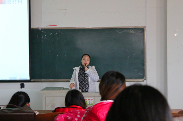 社会与法学院举办毕业生交流会小图2.jpg 社会与法学院举办毕业生交流会小图2.jpg