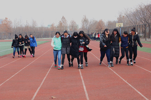 社会与法学院举办趣味运动会小å›?.jpg 社会与法学院举办趣味运动会小å›?.jpg