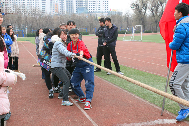 社会与法学院举办趣味运动会小å›?.jpg 社会与法学院举办趣味运动会小å›?.jpg